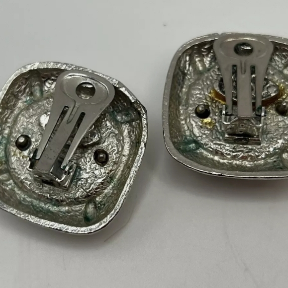 CHANEL Vintage & Rare Silver Two Tone CC Logo Clip-On Earrings Authentic/ ❤️ - Picture 3 of 5